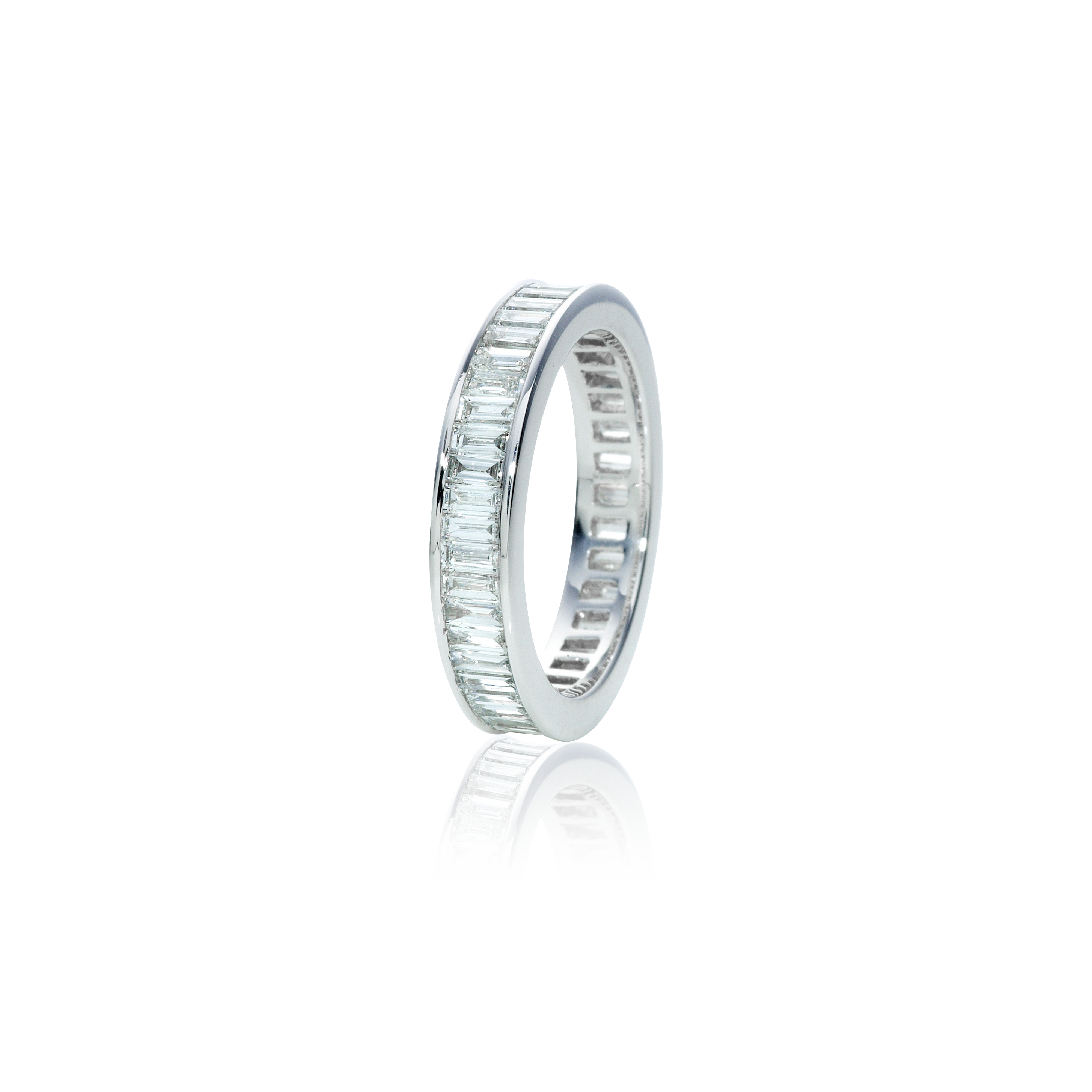 Baguette-cut diamond Ring with Rim