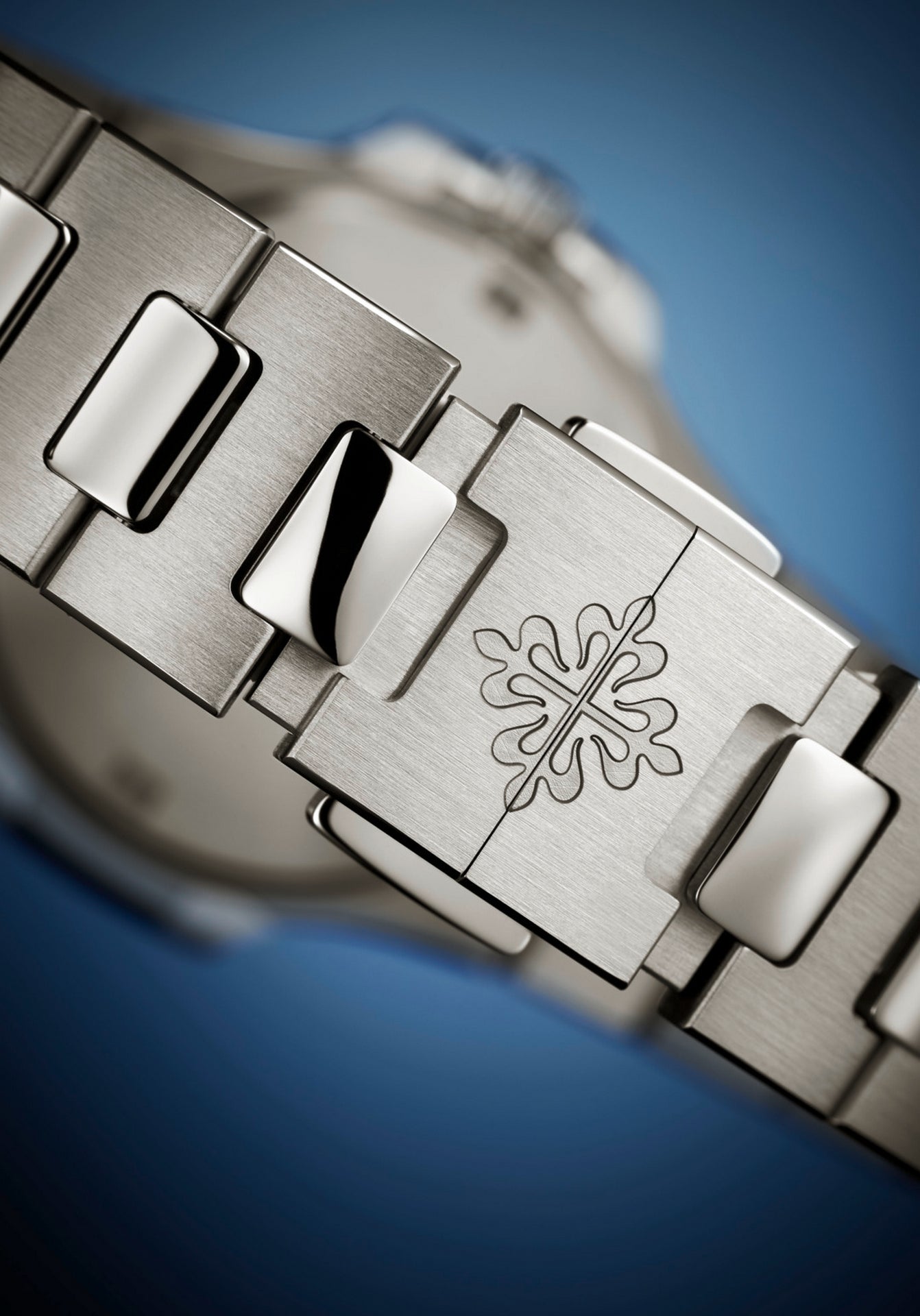 Nautilus Quartz Ref 7010/1G-013 White Gold