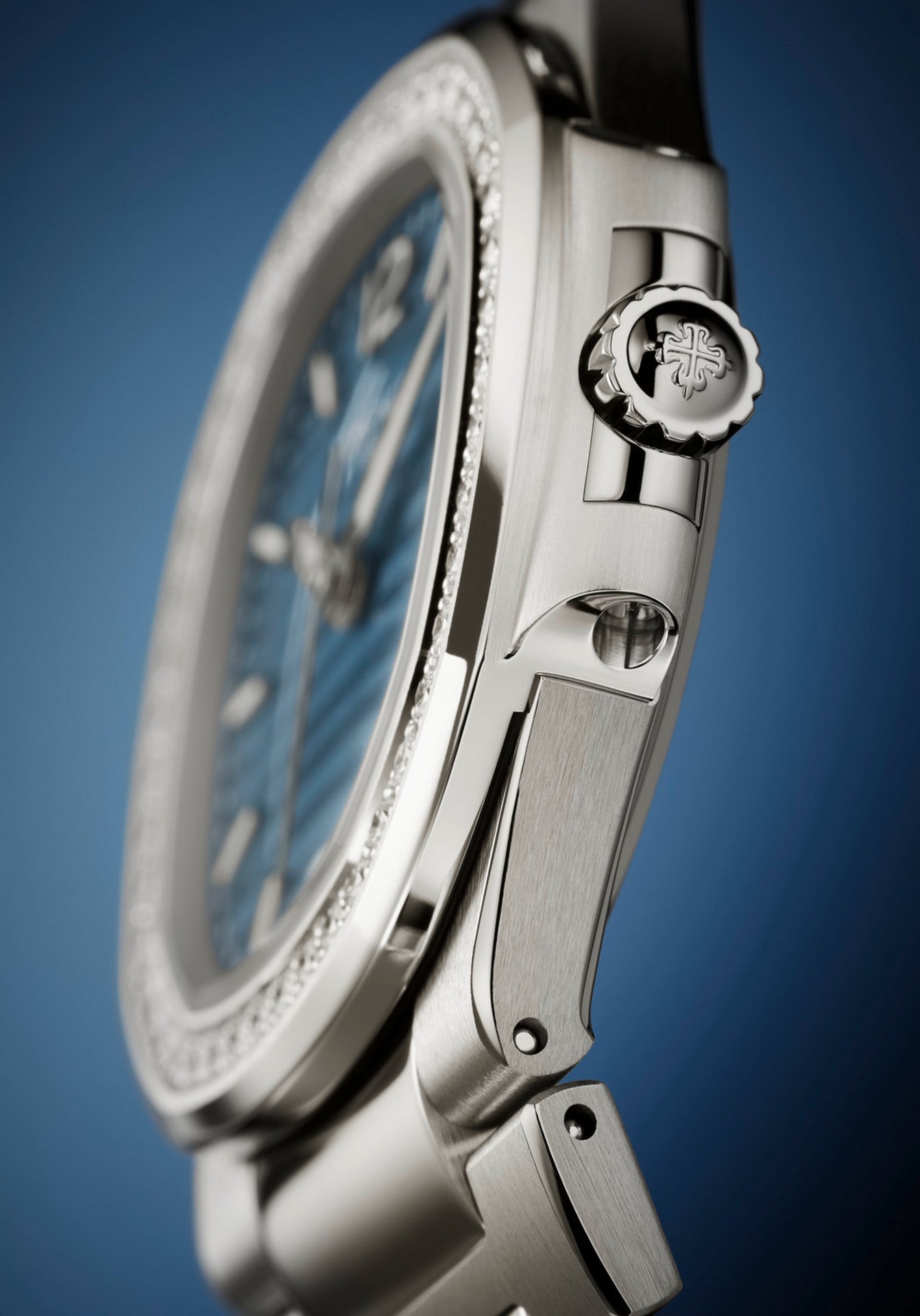 Nautilus Quartz Ref 7010/1G-013 White Gold