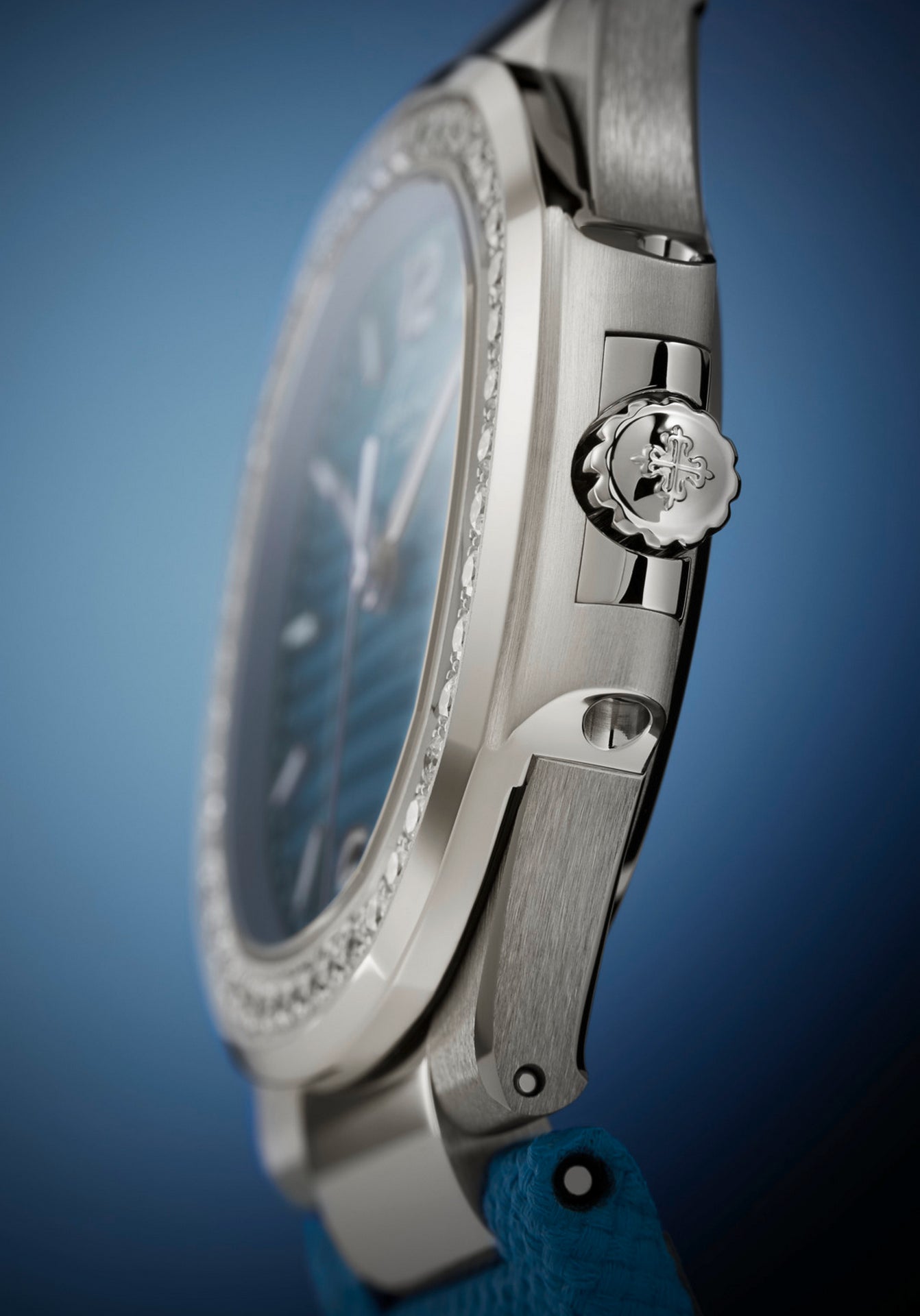 Nautilus Quartz White Gold Ref 7010G-013
